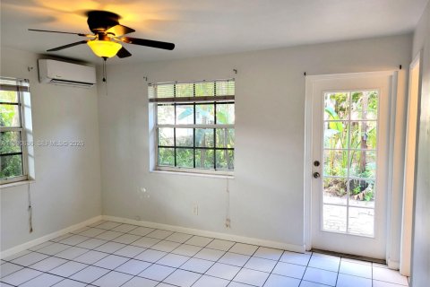 Снять в аренду квартиру в Уилтон-Мэнорс, Флорида 1 спальня, 396.23м2, № 2057834 - фото 8