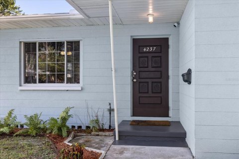 House in Saint Petersburg, Florida 2 bedrooms, 97.55 sq.m. № 1446494 - photo 2