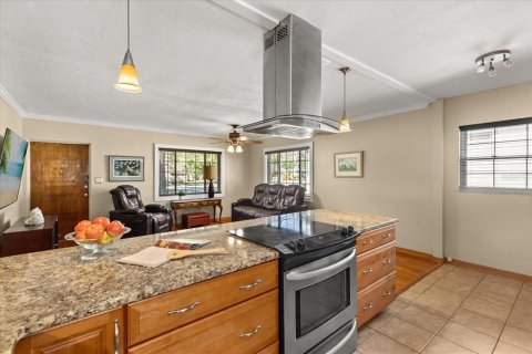 House in Saint Petersburg, Florida 2 bedrooms, 97.55 sq.m. № 1446494 - photo 8