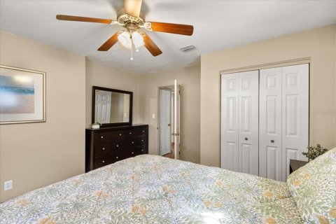 House in Saint Petersburg, Florida 2 bedrooms, 97.55 sq.m. № 1446494 - photo 13
