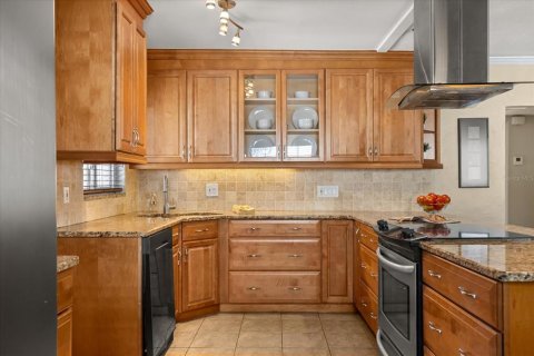 House in Saint Petersburg, Florida 2 bedrooms, 97.55 sq.m. № 1446494 - photo 7
