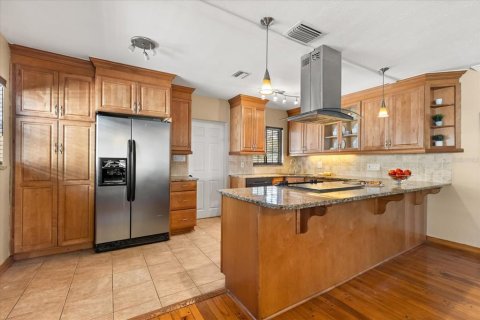 House in Saint Petersburg, Florida 2 bedrooms, 97.55 sq.m. № 1446494 - photo 5