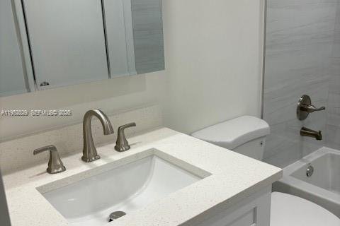 Condo in Hialeah, Florida, 1 bedroom  № 2010500 - photo 3