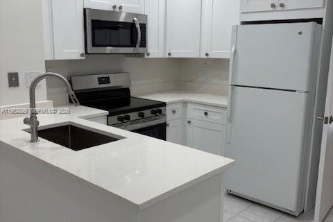 Condo in Hialeah, Florida, 1 bedroom  № 2010500 - photo 9