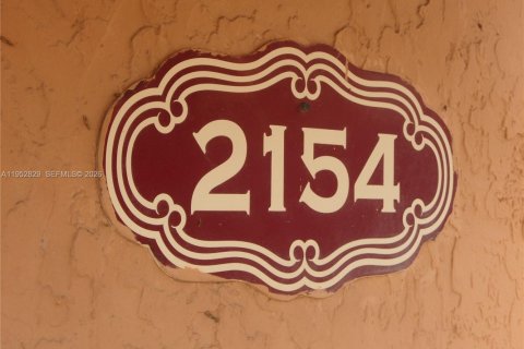 Condo in Hialeah, Florida, 1 bedroom  № 2010500 - photo 8