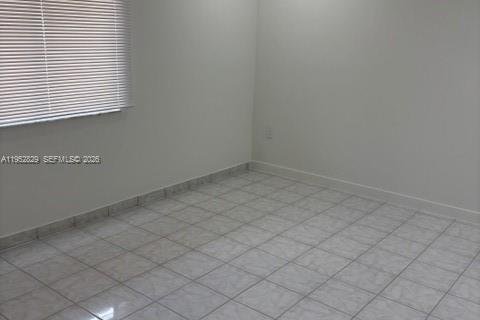 Condo in Hialeah, Florida, 1 bedroom  № 2010500 - photo 13