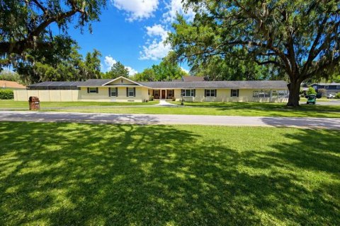 House in Ocala, Florida 4 bedrooms, 370.68 sq.m. № 2097066