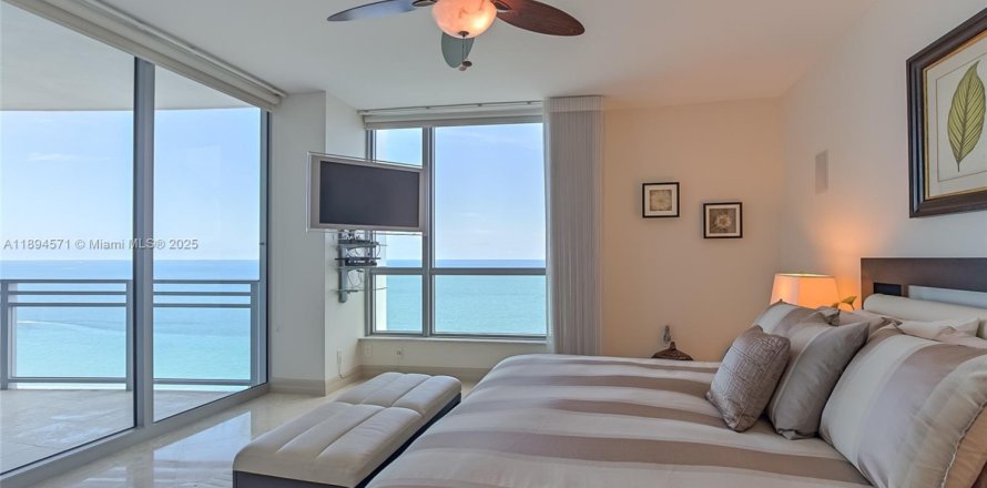 Condominio en Hollywood, Florida, 3 dormitorios № 1947060