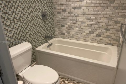 Снять в аренду кондоминиум в Корал-Гейблс, Флорида 1 спальня, 68.84м2, № 1928538 - фото 5