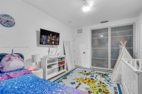 House in Miami Beach, Florida 3 bedrooms, 180.32 sq.m. № 1930420 - photo 27