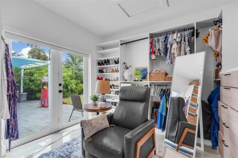 House in Miami Beach, Florida 3 bedrooms, 180.32 sq.m. № 1930420 - photo 22