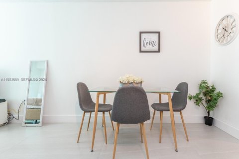 Condominio en alquiler en Miami, Florida, 39.48 m2 № 2024496 - foto 20