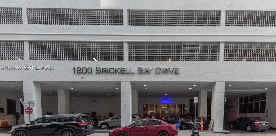 Estudio en el Condominio en Miami, Florida  № 2024496