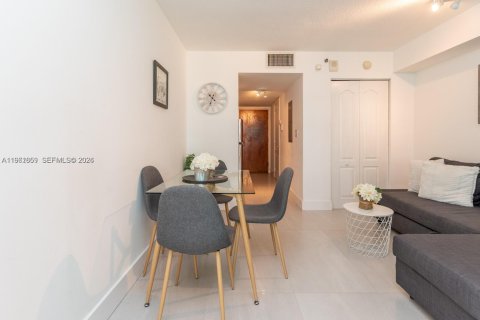 Condominio en alquiler en Miami, Florida, 39.48 m2 № 2024496 - foto 16