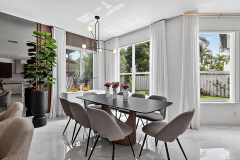 House in Miramar, Florida 4 bedrooms, 199.09 sq.m. № 1817029 - photo 6