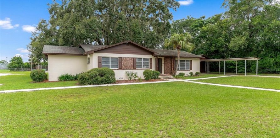 Villa ou maison à Leesburg, Floride 4 chambres, 179.3 m2 № 1906534