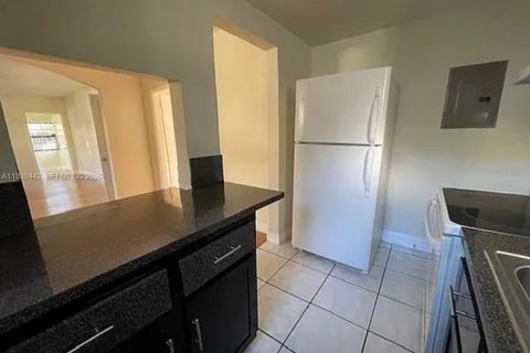 House in Miami, Florida 2 bedrooms, 83.89 sq.m. № 1997427 - photo 6