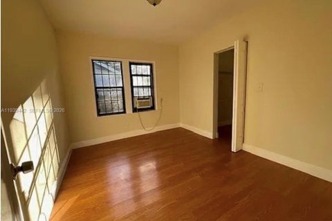 House in Miami, Florida 2 bedrooms, 83.89 sq.m. № 1997427 - photo 12