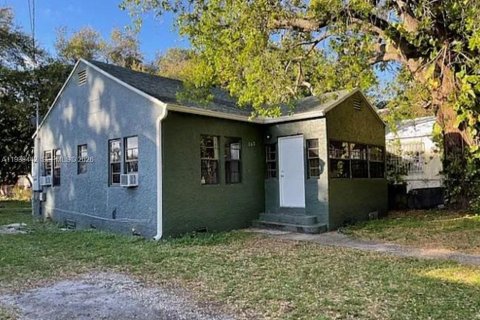 House in Miami, Florida 2 bedrooms, 83.89 sq.m. № 1997427