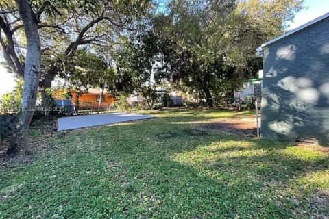 House in Miami, Florida 2 bedrooms, 83.89 sq.m. № 1997427 - photo 13