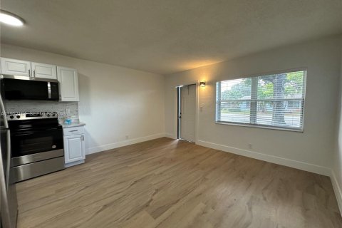 Снять в аренду квартиру в Окленд-Парк, Флорида 1 спальня, № 2006522 - фото 6