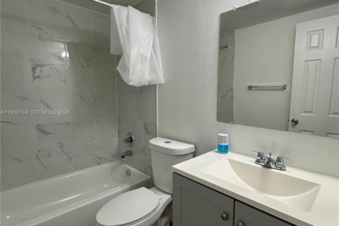 Снять в аренду квартиру в Окленд-Парк, Флорида 1 спальня, № 2006522 - фото 15