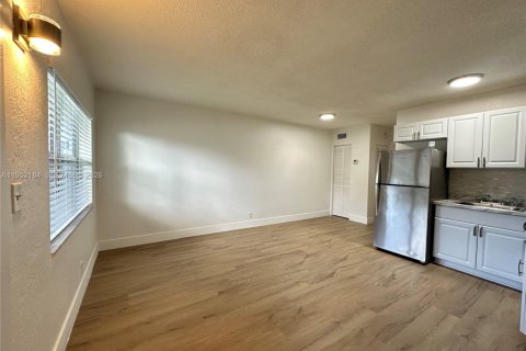 Снять в аренду квартиру в Окленд-Парк, Флорида 1 спальня, № 2006522 - фото 4