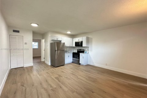 Снять в аренду квартиру в Окленд-Парк, Флорида 1 спальня, № 2006522 - фото 7