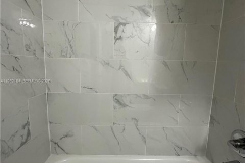 Снять в аренду квартиру в Окленд-Парк, Флорида 1 спальня, № 2006522 - фото 14