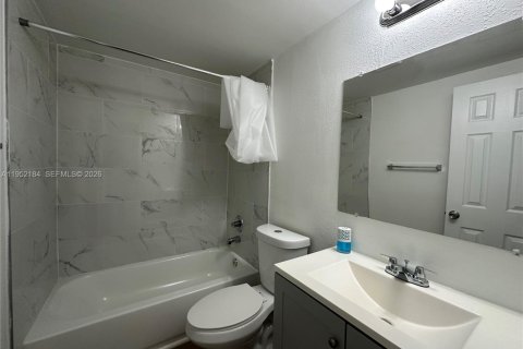 Снять в аренду квартиру в Окленд-Парк, Флорида 1 спальня, № 2006522 - фото 13