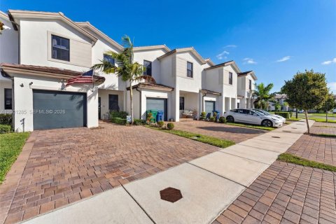 Touwnhouse à vendre à Homestead, Floride: 3 chambres, 133.97 m2 № 2066323 - photo 1