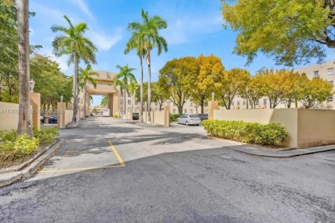 Condo in Hialeah, Florida, 2 bedrooms  № 2051451 - photo 3