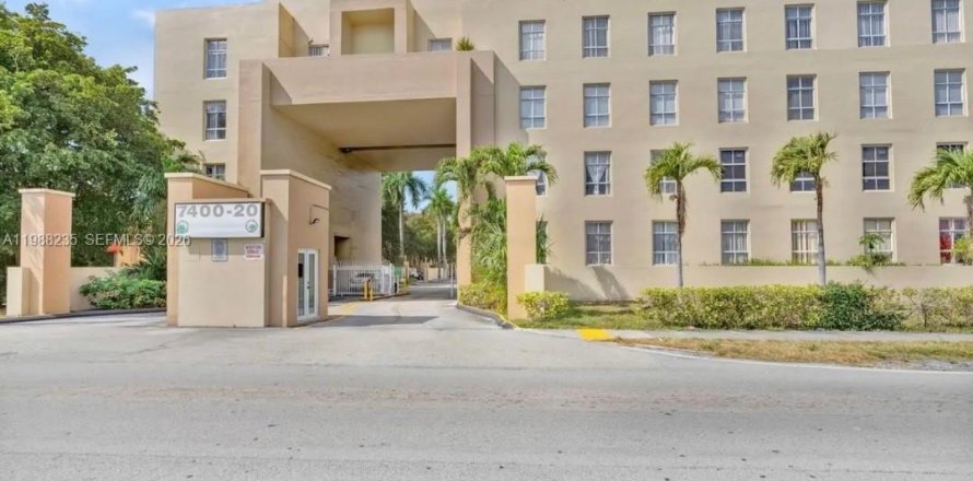 Condo in Hialeah, Florida, 2 bedrooms  № 2051451