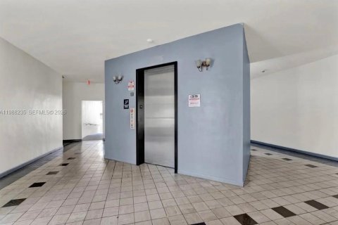 Condo in Hialeah, Florida, 2 bedrooms  № 2051451 - photo 5