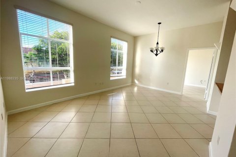Condo in Hialeah, Florida, 2 bedrooms  № 2051451 - photo 7