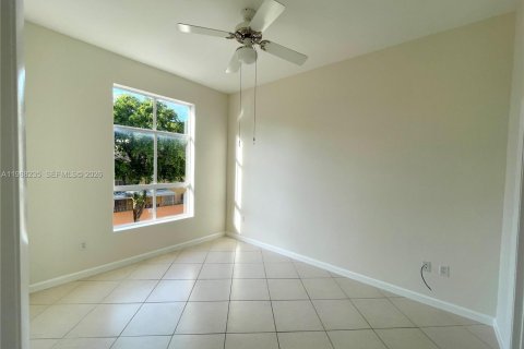 Condo in Hialeah, Florida, 2 bedrooms  № 2051451 - photo 8