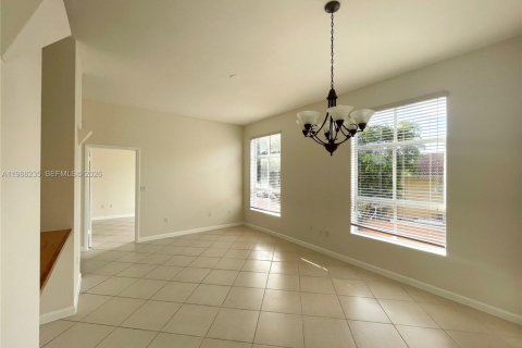 Condo in Hialeah, Florida, 2 bedrooms  № 2051451 - photo 9