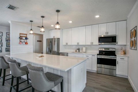 Casa en alquiler en Tampa, Florida, 3 dormitorios, 153.29 m2 № 1904908 - foto 10