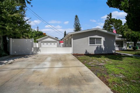 Casa en alquiler en Tampa, Florida, 3 dormitorios, 153.29 m2 № 1904908 - foto 27