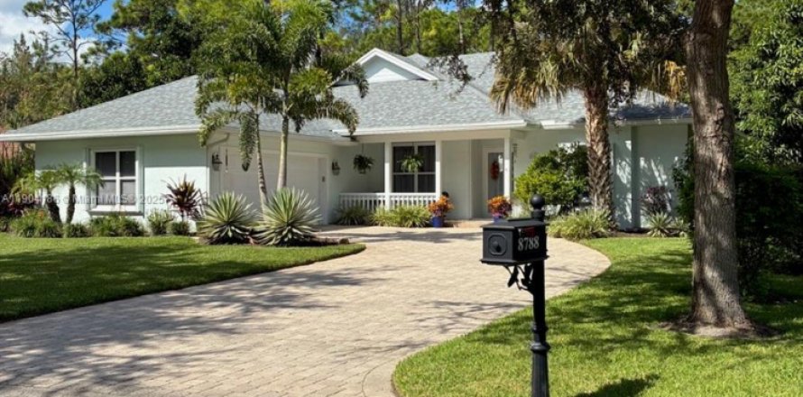 House in Stuart, Florida 3 bedrooms, 174.84 sq.m. № 1954859
