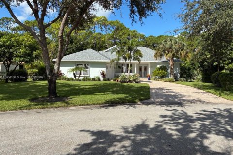 House in Stuart, Florida 3 bedrooms, 174.84 sq.m. № 1954859 - photo 2