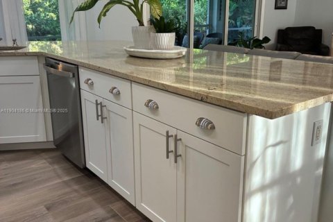 House in Stuart, Florida 3 bedrooms, 174.84 sq.m. № 1954859 - photo 15