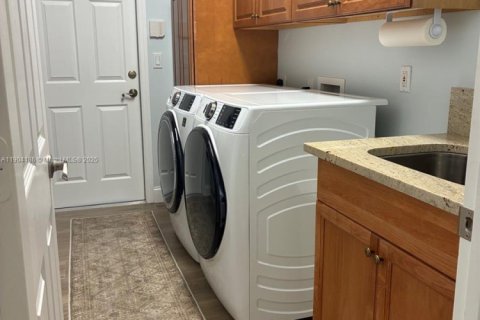 House in Stuart, Florida 3 bedrooms, 174.84 sq.m. № 1954859 - photo 26