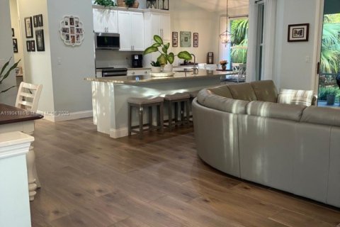 House in Stuart, Florida 3 bedrooms, 174.84 sq.m. № 1954859 - photo 10