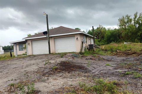 House in Punta Gorda, Florida 3 bedrooms, 148.27 sq.m. № 2217137