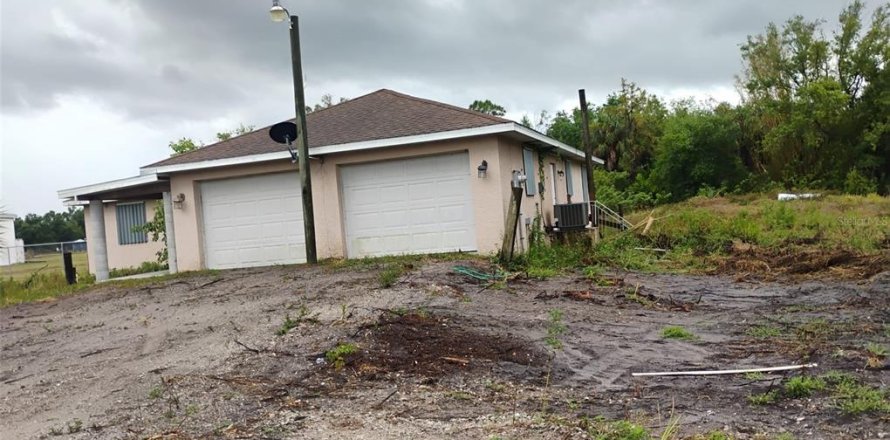 House in Punta Gorda, Florida 3 bedrooms, 148.27 sq.m. № 2217137