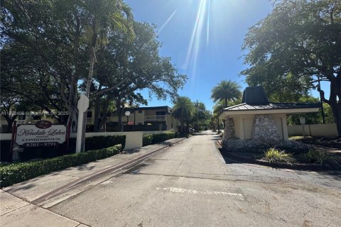 Adosado en venta en Miami, Florida, 2 dormitorios, 117.61 m2 № 1938788 - foto 2