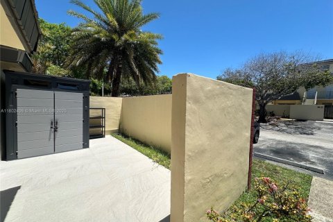 Adosado en venta en Miami, Florida, 2 dormitorios, 117.61 m2 № 1938788 - foto 11