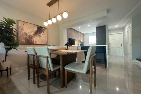 Adosado en venta en Miami, Florida, 2 dormitorios, 117.61 m2 № 1938788 - foto 30