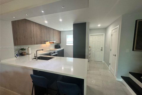 Adosado en venta en Miami, Florida, 2 dormitorios, 117.61 m2 № 1938788 - foto 21